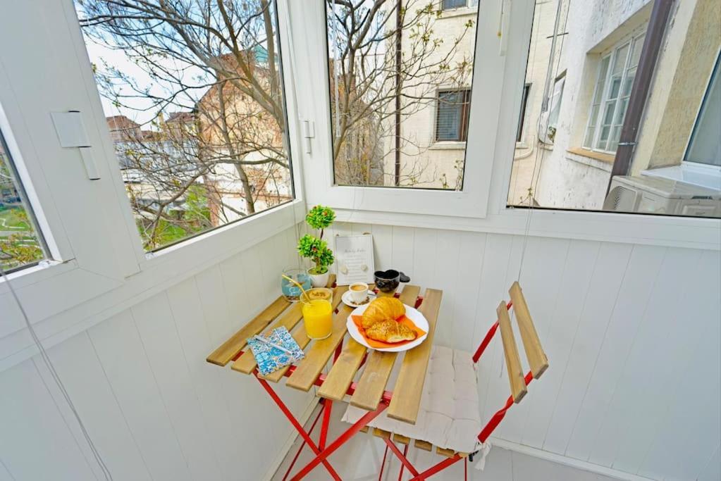 Cozy 1-Bedroom Flat In The Very Center Of Софія Екстер'єр фото