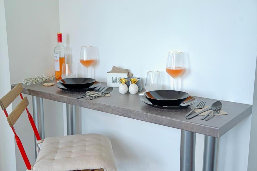 Cozy 1-Bedroom Flat In The Very Center Of Софія Екстер'єр фото