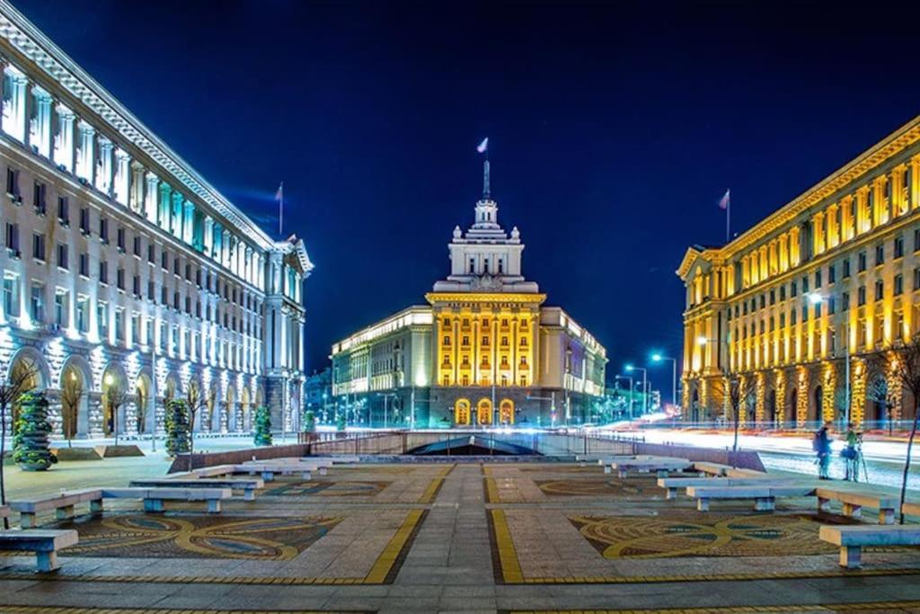 Cozy 1-Bedroom Flat In The Very Center Of Софія Екстер'єр фото