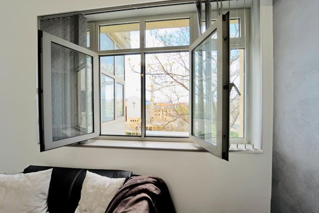 Cozy 1-Bedroom Flat In The Very Center Of Софія Екстер'єр фото